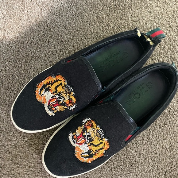 Men Gucci slip on’s